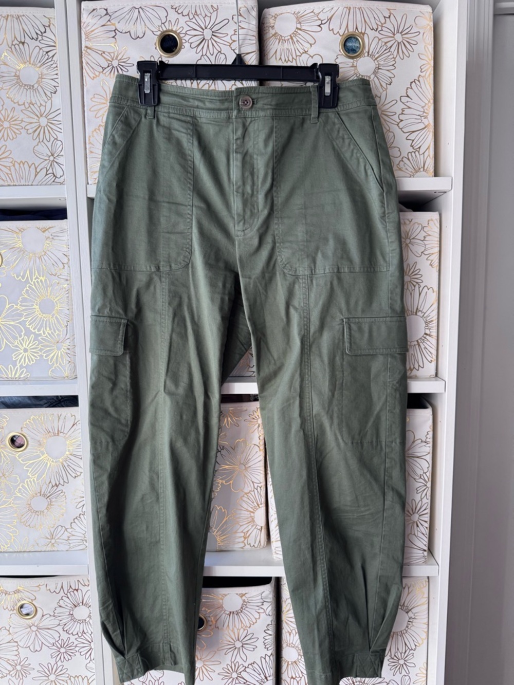 ON 34th Women’s Olive Green Barrel-shape Cargo Pants